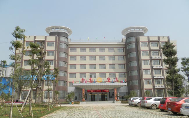 湖南省方圓磨料磨具有限公司創(chuàng)建于1993年10月，專(zhuān)門(mén)從事樹(shù)脂結(jié)合劑磨具的研發(fā)、設(shè)計(jì)、生產(chǎn)、銷(xiāo)售
